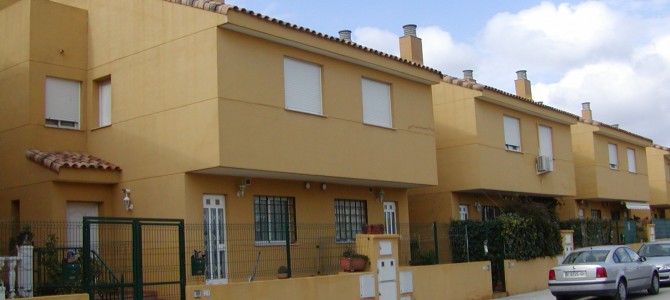 Reparación de daños en edificio de 4 viviendas unifamiliares adosadas en San Antonio de Benagéber (Valencia) Reparación de daños en edificio de 4 viviendas unifamiliares adosadas en San Antonio de Benagéber (Valencia)